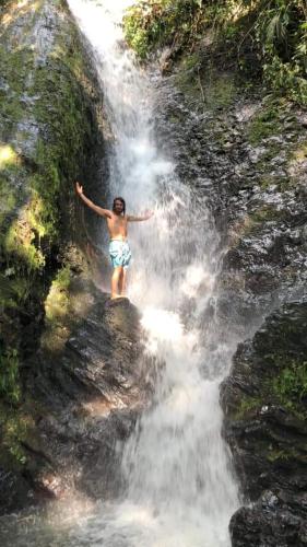 Waterfall El Paraíso - Cabañas, jacuzzi, piscina y cascada en medio de la naturaleza