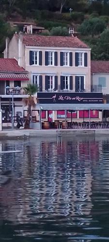 Hôtel La Vie En Rose avec SPA extérieur collectif gratuit Hotel de charme Provence-Alpes-Cote d'Azur