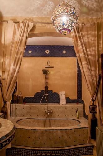 Room in BB - Riad Anabel - Olive Triple suite - image 5