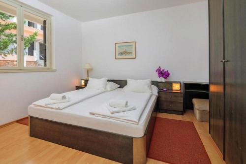 Apartments Adriatiq Resort Fontana Jelsa - CIN09003-CYE