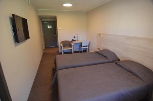 2 twin beds