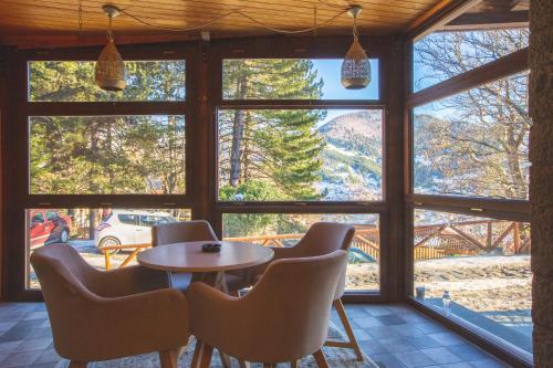 발코니/테라스, Adryades luxury apartments in 멧소보