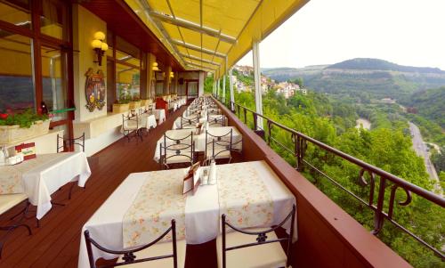 Yantra Grand Hotel - image 11