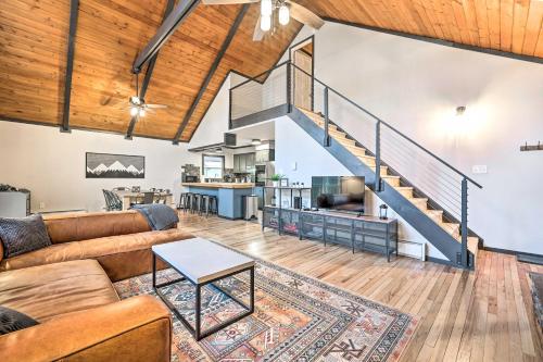 Game Room, Fire Pit and Deck Spacious Poconos Home!, Lake Harmony (fotografie 6)