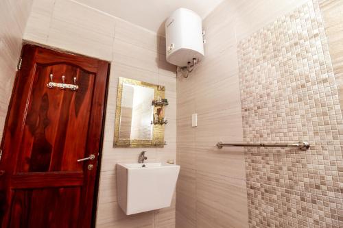 Luxurious 3BR apartment w/pool, gym and fast wifi