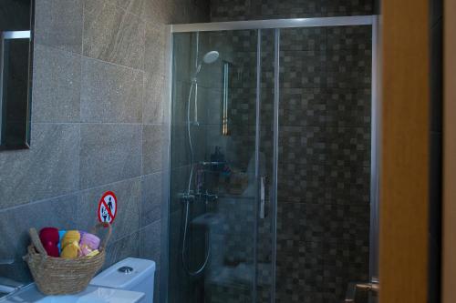 Yellow Mellow 2-BR Apt in Larnaca
