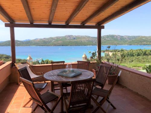 16C - Terrazza vista mare sulla spiaggia di Porto Mannu gîte à louer Stagnali