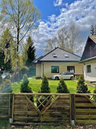 . Dom nad jeziorem Sławskim