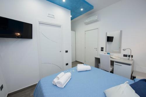 Deluxe Double Room image 6