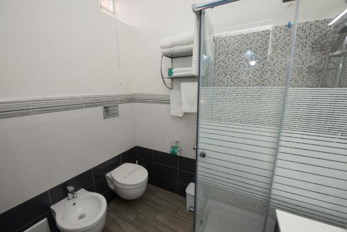 Deluxe Double Room image 4