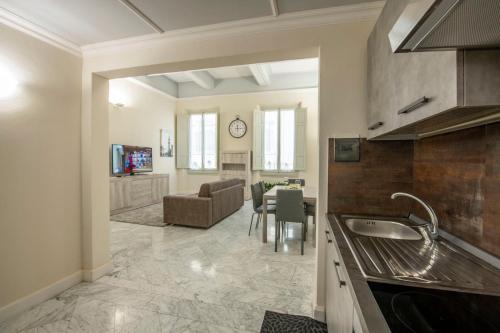 Cavour Rosa Apartment by Mamo Florence - image 9