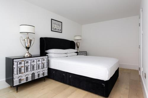 Westbourne Terrace IX by onefinestay