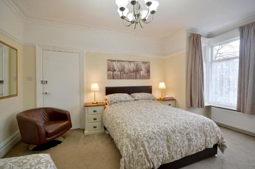 Picture of Brightwater, Spacious Modern Ground Floor Apartment, For Up To 6 Guests