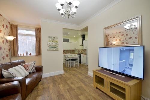 Picture of Brightwater, Spacious Modern Ground Floor Apartment, For Up To 6 Guests
