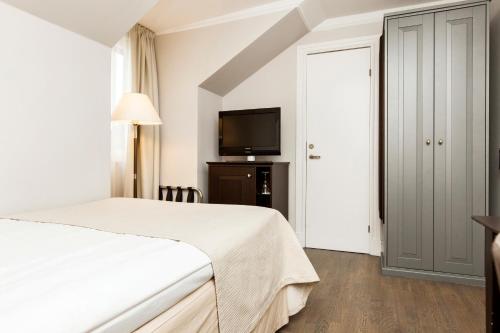 Elite Hotel Savoy - image 5