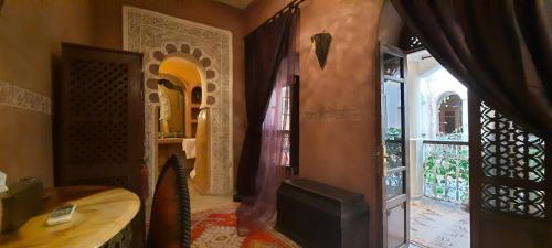 room detail thumbnail 2