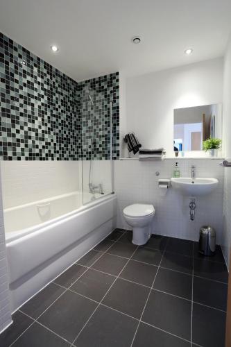 Edinburgh Waterfront Apartments - image 10