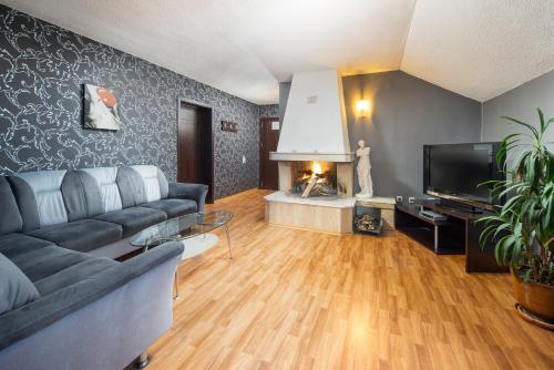 2 bedrooms, 4 beds