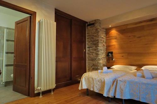 2 twin beds
