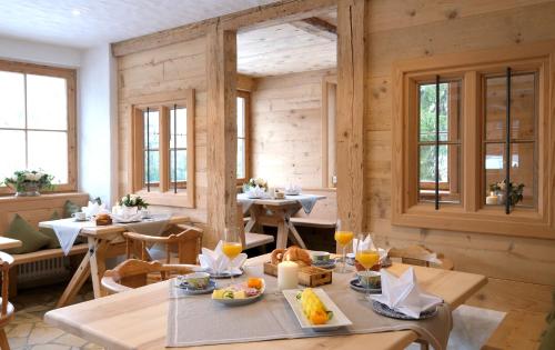340208616 Hotel Maier zum Kirschner
