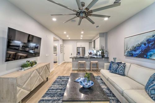 Modern Irvine Condo with Pool - 7 Mi to Beach! in Irvine, USA