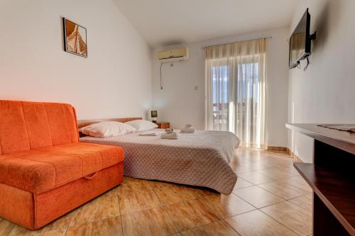 Apartments Srzentic - image 13