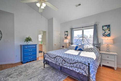 half Mi to Riverwalk! Historic Dtwn Southport Condo in 紹斯波特