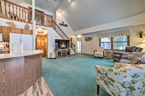 Inviting Lake Vue Lodge Home with Fire Pit and Deck in Lewiston, USA