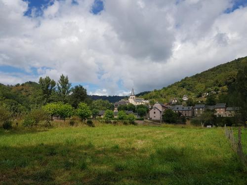 Village de 19 gites avec Piscine et restaurant, Grand Vabre Nature