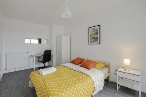 Chic apart with parking and balcony in Mantes-la-Ville