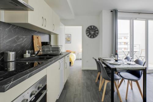Facilities, Chic apart with parking and balcony in Mantes-la-Ville
