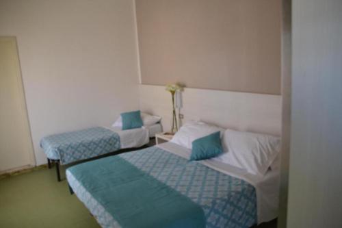 2 futon beds