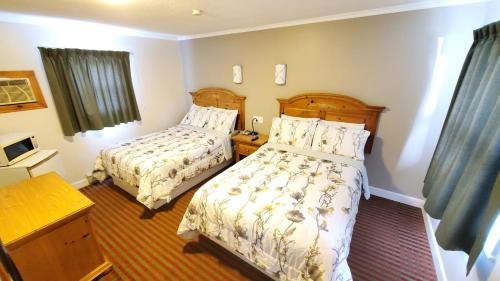 Double Room with Two Double Beds - Non-Smoking