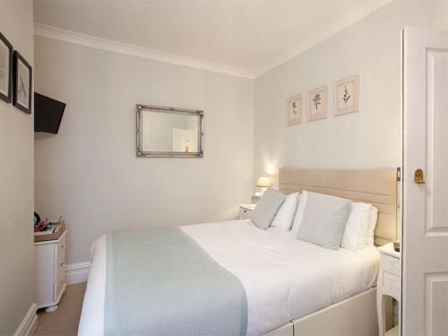 The Castleton - image 2