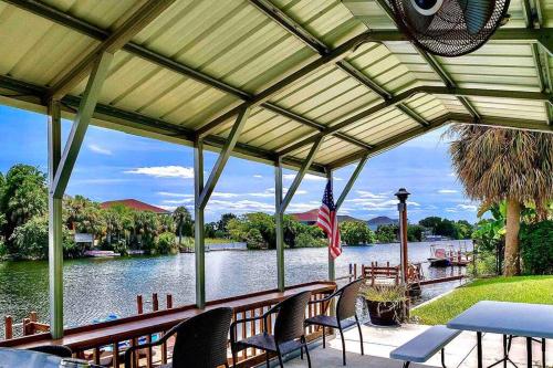 Balcony/terrace, Paradise!! GolfCartRental/Paddleboat/Kayak/Fish/Swim in Weeki Wachee (FL)