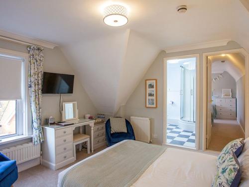 The Castleton - image 6