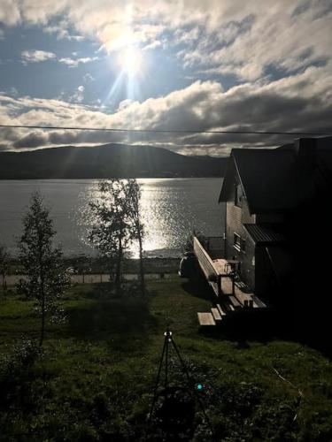 Trivelig fritidshus på Årnes, Senja (Trivelig fritidshus pa Arnes, Senja) in Gibostad