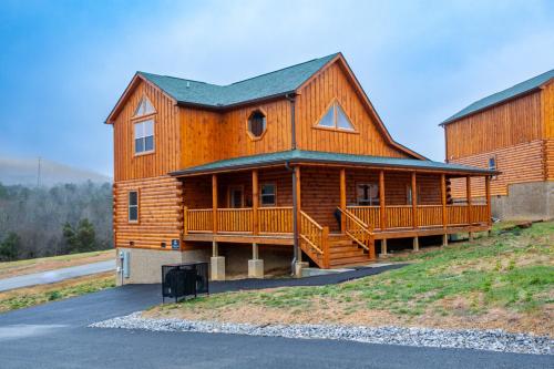 Swimming Bears Lodge 1 with Indoor Pool and Hot Tub in Pigeon Forge, USA