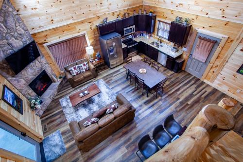 Swimming Bears Lodge 1 with Indoor Pool and Hot Tub in Pigeon Forge, USA