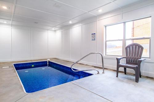 Swimming Bears Lodge 1 with Indoor Pool and Hot Tub in Pigeon Forge, USA