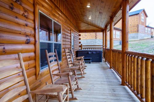 Swimming Bears Lodge 1 with Indoor Pool and Hot Tub in Pigeon Forge, USA