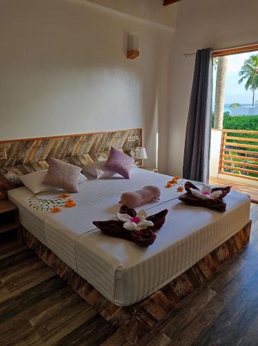 Deluxe Double Room with Side Sea View room in Cowry Inn