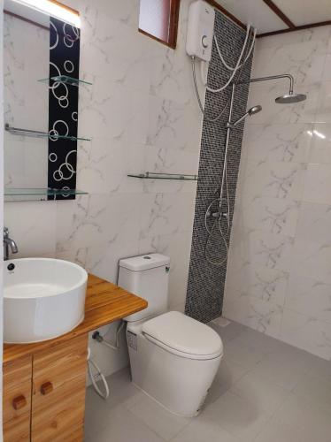 Deluxe Double Room with Balcony room in Cowry Inn