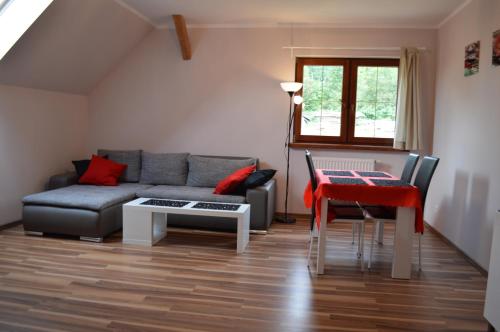 1 queen bed, 3 twin beds, 1 sofa bed