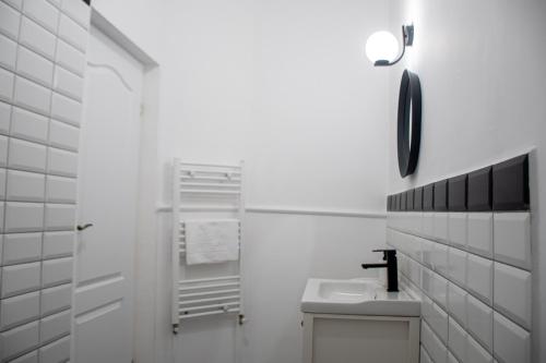 One-Bedroom Apartment image 10
