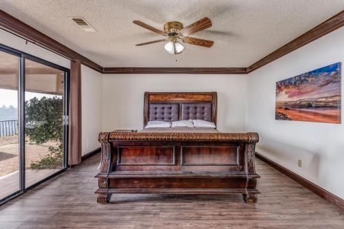 Mountain Trail Lodge Vacation Rental in Oakhurst (Kalifornia)