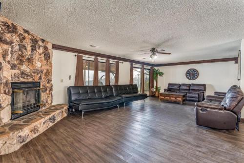 Mountain Trail Lodge Vacation Rental in Oakhurst (Kalifornia)