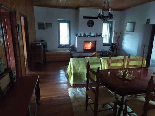 George's mountain cottage gîte à louer Longos 