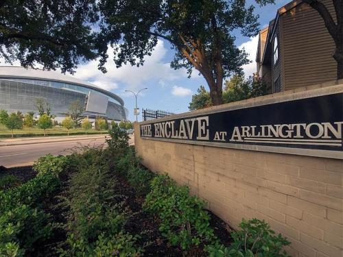 Across the street from AT&T Stadium Deluxe one bedroom townhome
