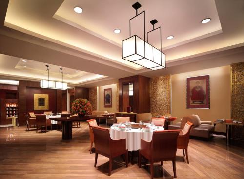 Restaurant, New Coast Hotel Manila in Manila